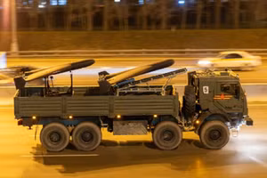 Bệ phóng Geran-2 trên xe tải KamAZ-6350, hôm 18 tháng 4.