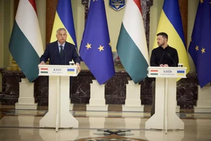 Thủ tướng Hungary Viktor Orban và Tổng thống Volodymyr Zelensky trong buổi họp báo tại Kiev.