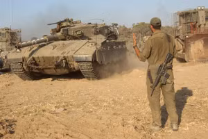 Xe tăng Merkava của Israel tấn công vào Gaza.