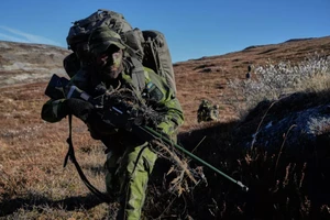 Binh sĩ Thụy Điển trong một cuộc tập trận ở Greenland.