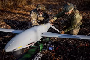 Binh sĩ Ukraine triển khai chiến đấu UAV.