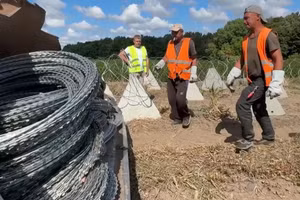 Ukraine dựng răng rồng và dây thép gai sát tỉnh Kursk.