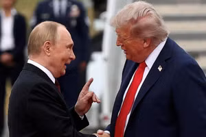 Tổng thống Vladimir Putin và người đồng cấp Mỹ Donald Trump.