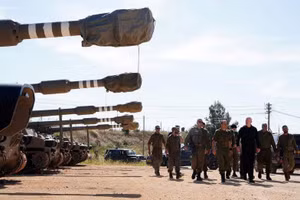 Vũ khí hạng nặng của Israel tập trung gần biên giới với Lebanon.