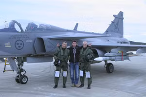 Tiêm kích Gripen mang theo tên lửa Meteor.