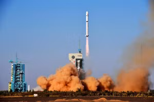 Trung Quốc phóng tên lửa Long March 2D.