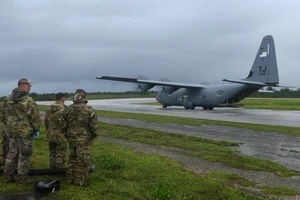 Máy bay C-130J Super Hercules của Mỹ tại sân bay ở Tinian.