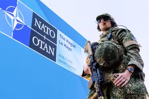 Binh sĩ làm nhiệm vụ tại Hội nghị thượng đỉnh NATO ở The Hague.
