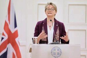 Ngoại trưởng Anh Yvette Cooper.