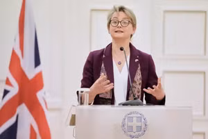 Ngoại trưởng Anh Yvette Cooper.