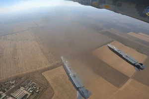 Máy bay Su-24 khai hỏa tên lửa Storm Shadow.