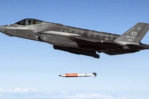 Tiêm kích F-35 trong một cuộc thử nghiệm bom B61-12.