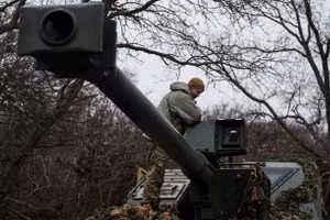 Pháo binh Ukraine tại Donetsk.