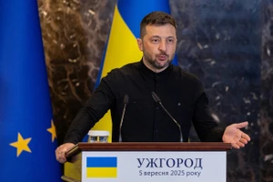 Tổng thống Ukraine Zelensky trong cuộc họp báo với Chủ tịch Hội đồng châu Âu tại Uzhhorod hôm 5 tháng 9.