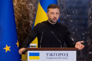 Tổng thống Ukraine Zelensky trong cuộc họp báo với Chủ tịch Hội đồng châu Âu tại Uzhhorod hôm 5 tháng 9.