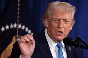 Tổng thống Donald Trump tổ chức họp báo sau cuộc không kích của Mỹ vào Venezuela.