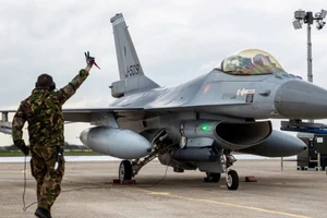 Tiêm kích F-16.