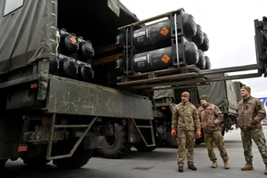 Mỹ chuyển tên lửa Javelin cho Ukraine.