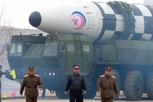 Tên lửa ICBM Hwasong 15 của Triều Tiên.