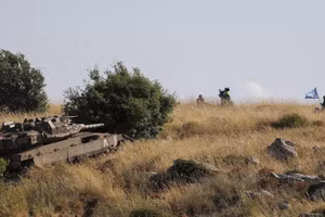 Xe tăng Israel triển khai gần biên giới với Lebanon.