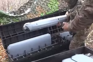 Binh sĩ Nga triển khai chiến đấu UAV Lancet.