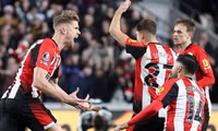 Man Utd bị cầm chân phút 99, cơ hội dự Champions League mong manh