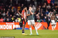 Man Utd bị cầm chân phút 99, cơ hội dự Champions League mong manh