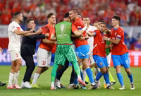 Chùm ảnh: Thổ Nhĩ Kỳ loại CH Czech trong cơn mưa thẻ