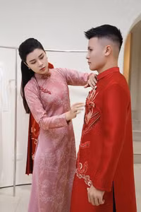 Trang phục đậm chất hoài cổ trong lễ ăn hỏi Quang Hải – Thanh Huyền