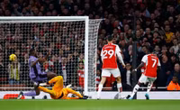 Chùm ảnh: Liverpool thảm bại, Arsenal thắp sáng cuộc đua vô địch