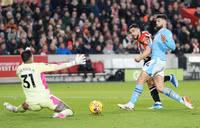 Man City vượt mặt Arsenal, áp sát ngôi đầu Liverpool