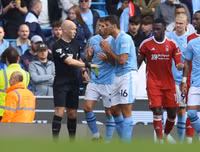 Cận cảnh tình huống sao Man City bóp cổ đối thủ