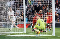 Tottenham văng khỏi top 4, Liverpool xây chắc ngôi đầu