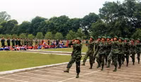 Học sinh tiểu học tập làm chiến sỹ ảnh 4