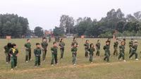 Học sinh tiểu học tập làm chiến sỹ ảnh 9