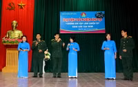 Học sinh tiểu học tập làm chiến sỹ ảnh 12