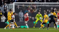 Quên nỗi đau Champions League, Arsenal trở lại đỉnh bảng Ngoại hạng Anh 