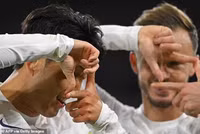 Son Heung-min tỏa sáng, Tottenham chễm chệ ngôi đầu