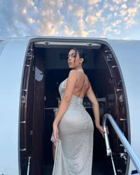 Áo đấu Ronaldo được đưa lên sàn diễn Paris Fashion Week 2024