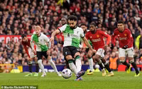Chùm ảnh: Arsenal, Man City vui mừng trước kết quả trận Man Utd - Liverpool