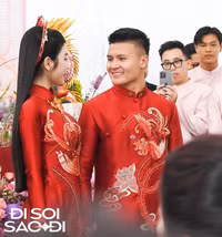 Quang Hải – Chu Thanh Huyền tình tứ trong lễ ăn hỏi