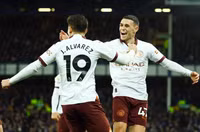 Thắng ngược Everton, Man City gây áp lực lên Liverpool và Arsenal 