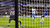 Thắng ‘hú vía’ Crystal Palace, cầu thủ Chelsea ăn mừng điên cuồng