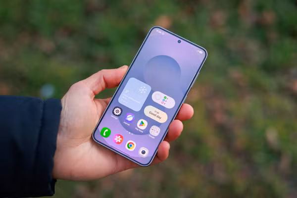 Galaxy S25 'chạm đáy' – Flagship đáng mua nhất 2026 tại Thế Giới Di Động