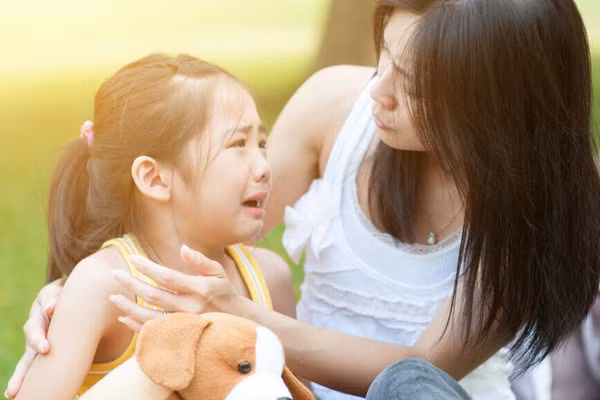 Dạy bé nhận biết nguy hiểm là một nhiệm vụ lâu dài nhưng cực kỳ quan trọng. (Ảnh: ITN).