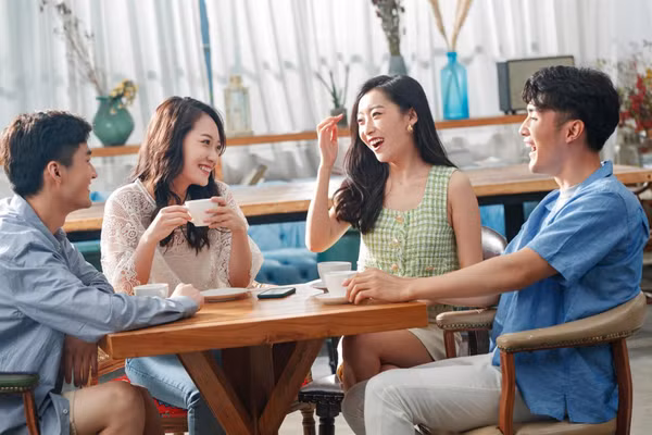 Nói chuyện phiếm có tác dụng như “trị liệu bằng lời nói”. (Ảnh: ITN).