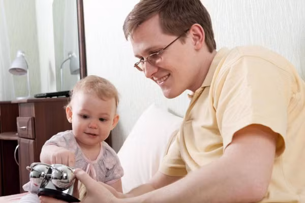 Chăm sóc con chắc chắn là một việc cực kỳ thách thức. (Ảnh: ITN)