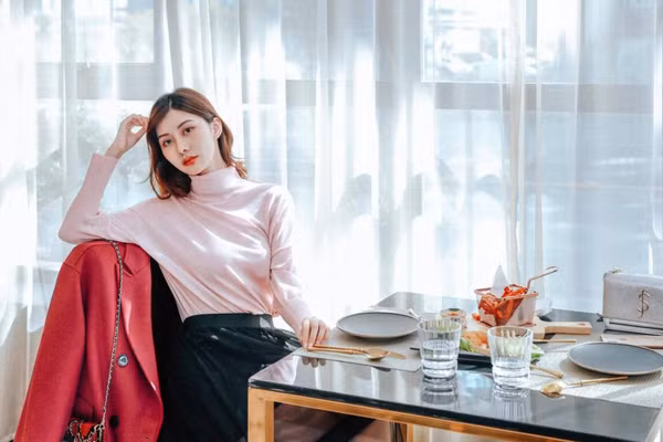 Khi đàn ông theo đuổi phụ nữ một cách nhiệt tình, thái độ của phụ nữ vô cùng quan trọng. (Ảnh: ITN).
