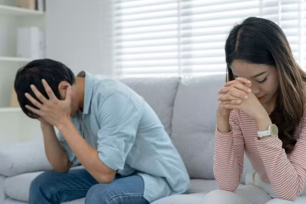 Trong lúc cãi vã, nhiều người không kiềm chế được mà nói ra những lời làm đau lòng người khác. (Ảnh: ITN).