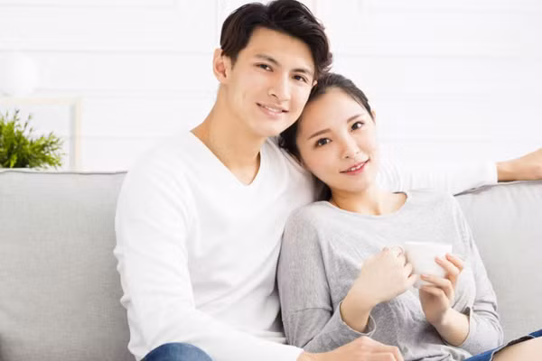 Thái độ đối xử công bằng làm người vợ cảm thấy được trân trọng, từ đó củng cố sự hòa thuận trong gia đình. (Ảnh: ITN).